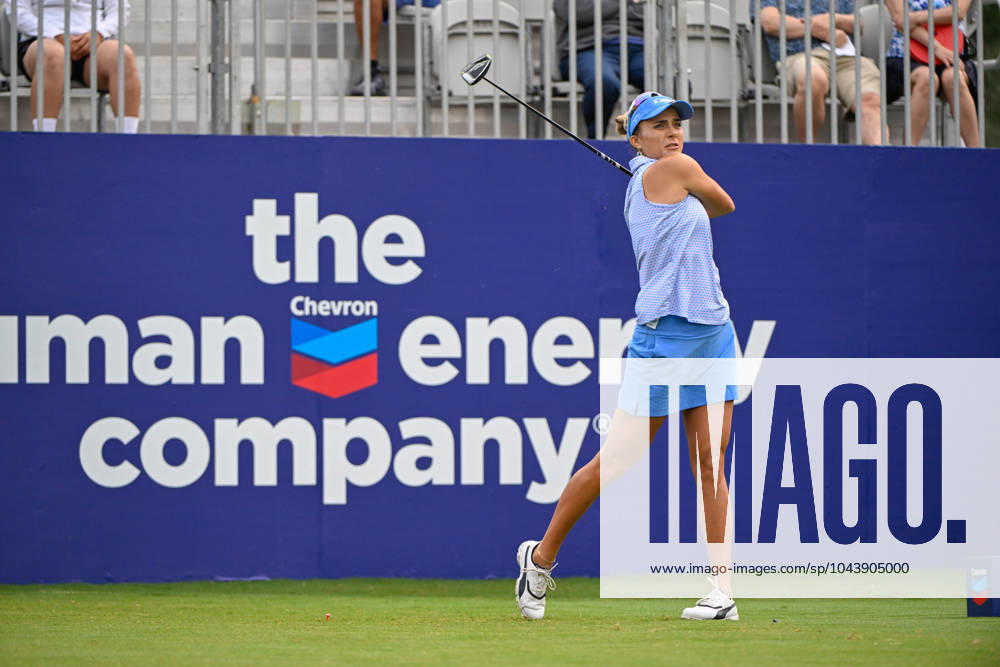 THE WOODLANDS, TX - APRIL 18: Lexi Thompson (USA) watches her tee shot on 10 during Rd1 of the Chevron Championship at The Club at Carlton Woods on April 18, 2024 in The Woodlands, Texas. (Photo by Ken Murray Icon Sportswire) GOLF: APR 18 LPGA, Golf Damen The Chevron Championship Icon240418018