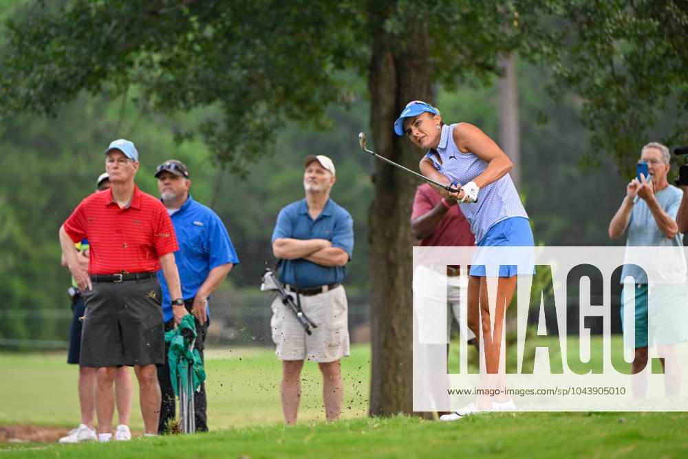 THE WOODLANDS, TX - APRIL 18: Lexi Thompson (USA) hits her second shot from the trees in the right rough on 10 during Rd1 of the Chevron Championship at The Club at Carlton Woods on April 18, 2024 in The Woodlands, Texas. (Photo by Ken Murray Icon Sportswire) GOLF: APR 18 LPGA, Golf Damen The Chevron Championship Icon240418021
