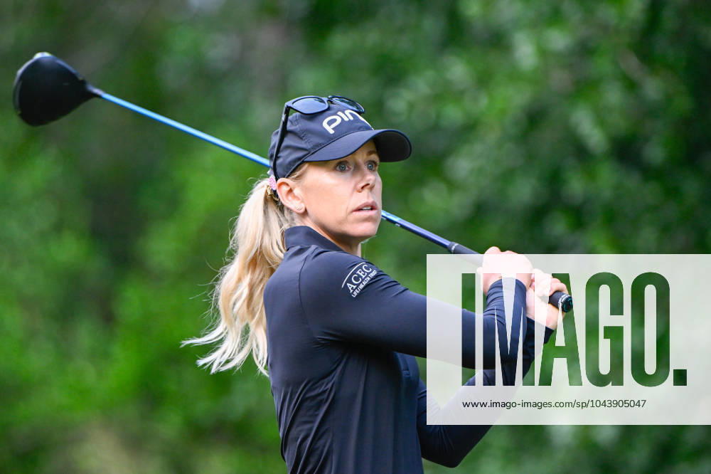 THE WOODLANDS, TX - APRIL 18: Pernilla Lindberg (SWE) watches her tee shot on 11 during Rd1 of the Chevron Championship at The Club at Carlton Woods on April 18, 2024 in The Woodlands, Texas. (Photo by Ken Murray Icon Sportswire) GOLF: APR 18 LPGA, Golf Damen The Chevron Championship Icon240418030
