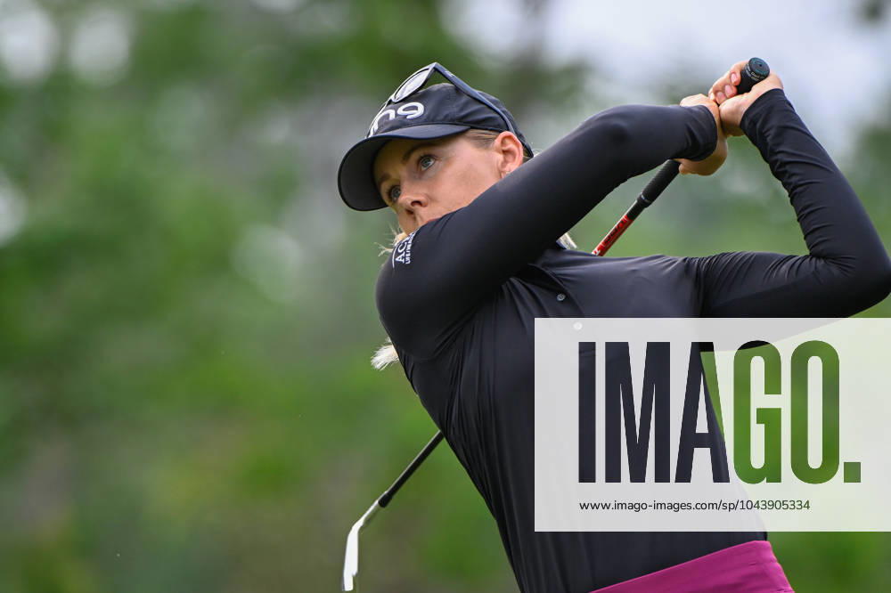 THE WOODLANDS, TX - APRIL 18: Pernilla Lindberg (SWE) watches her tee shot on 12 during Rd1 of the Chevron Championship at The Club at Carlton Woods on April 18, 2024 in The Woodlands, Texas. (Photo by Ken Murray Icon Sportswire) GOLF: APR 18 LPGA, Golf Damen The Chevron Championship Icon240418043