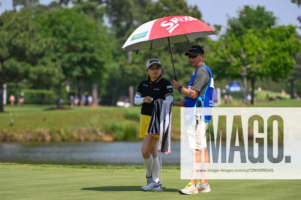 THE WOODLANDS, TX - APRIL 18: Minami Katsu (JPN) waits to putt on 9 during Rd1 of the Chevron Championship at The Club at Carlton Woods on April 18, 2024 in The Woodlands, Texas. (Photo by Ken Murray Icon Sportswire) GOLF: APR 18 LPGA, Golf Damen The Chevron Championship Icon240418049
