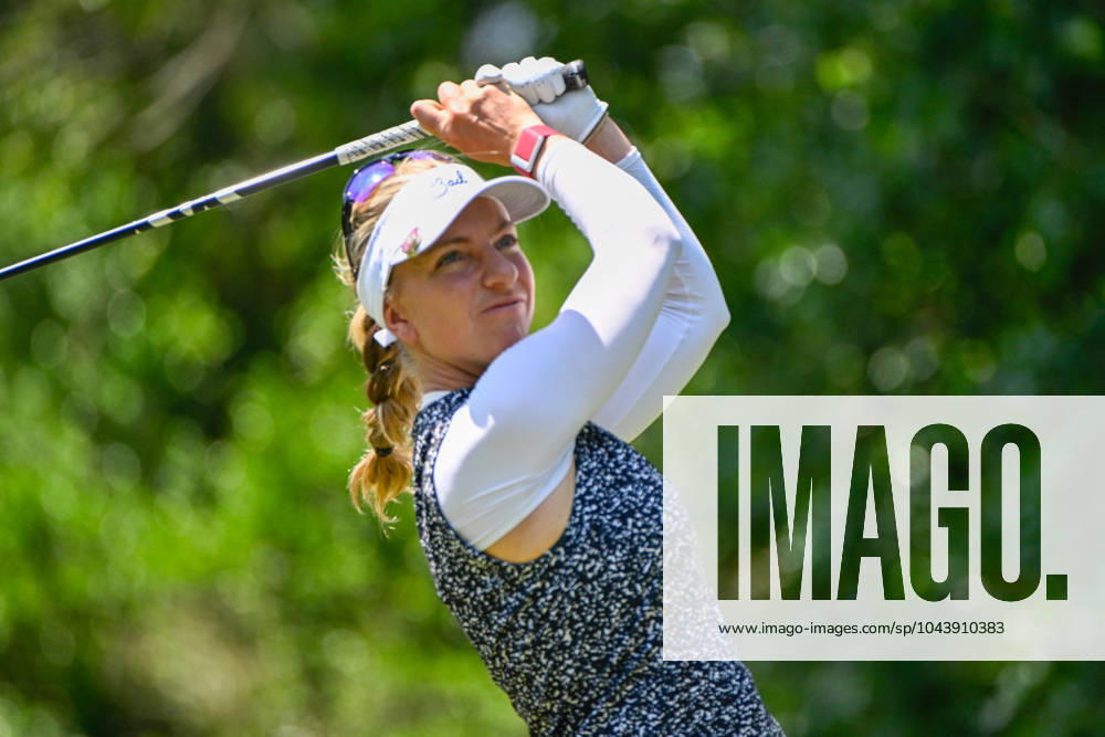 THE WOODLANDS, TX - APRIL 18: Sophia Popov (DEU) watches her tee shot on 11 during Rd1 of the Chevron Championship at The Club at Carlton Woods on April 18, 2024 in The Woodlands, Texas. (Photo by Ken Murray Icon Sportswire) GOLF: APR 18 LPGA, Golf Damen The Chevron Championship Icon240418053