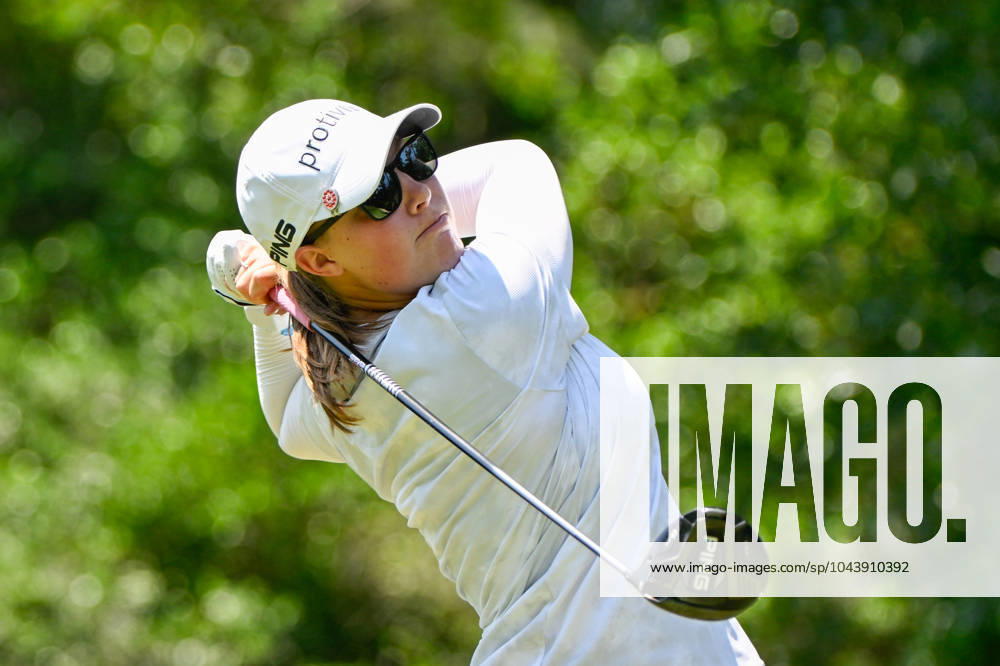THE WOODLANDS, TX - APRIL 18: Jennifer Kupcho (USA) watches her tee shot on 11 during Rd1 of the Chevron Championship at The Club at Carlton Woods on April 18, 2024 in The Woodlands, Texas. (Photo by Ken Murray Icon Sportswire) GOLF: APR 18 LPGA, Golf Damen The Chevron Championship Icon240418057