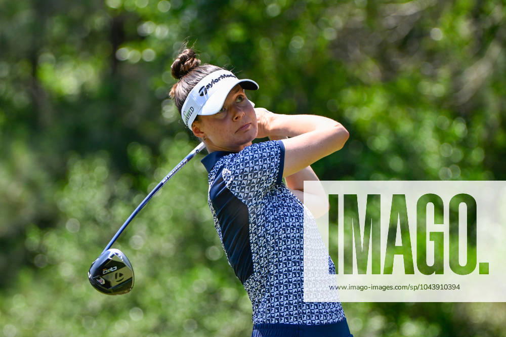 THE WOODLANDS, TX - APRIL 18: Esther Henseleit (GER)watches her tee shot on 11 during Rd1 of the Chevron Championship at The Club at Carlton Woods on April 18, 2024 in The Woodlands, Texas. (Photo by Ken Murray Icon Sportswire) GOLF: APR 18 LPGA, Golf Damen The Chevron Championship Icon240418058