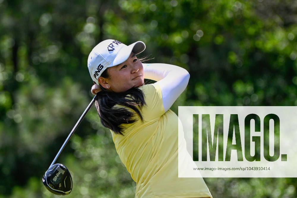 THE WOODLANDS, TX - APRIL 18: Allison Corpuz (USA) watches her tee shot on 11 during Rd1 of the Chevron Championship at The Club at Carlton Woods on April 18, 2024 in The Woodlands, Texas. (Photo by Ken Murray Icon Sportswire) GOLF: APR 18 LPGA, Golf Damen The Chevron Championship Icon240418065