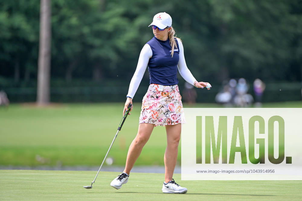 THE WOODLANDS, TX - APRIL 18: Jodi Ewart Shadoff (ENG) after sinking her par putt on 9 during Rd1 of the Chevron Championship at The Club at Carlton Woods on April 18, 2024 in The Woodlands, Texas. (Photo by Ken Murray Icon Sportswire) GOLF: APR 18 LPGA, Golf Damen The Chevron Championship Icon240418072