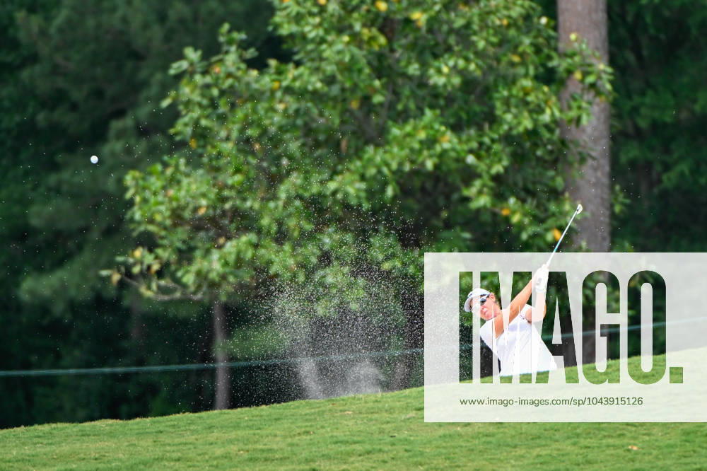 THE WOODLANDS, TX - APRIL 18: Ashleigh Buhai (ZAF) hits from the fareway bunker on 9 during Rd1 of the Chevron Championship at The Club at Carlton Woods on April 18, 2024 in The Woodlands, Texas. (Photo by Ken Murray Icon Sportswire) GOLF: APR 18 LPGA, Golf Damen The Chevron Championship Icon240418081