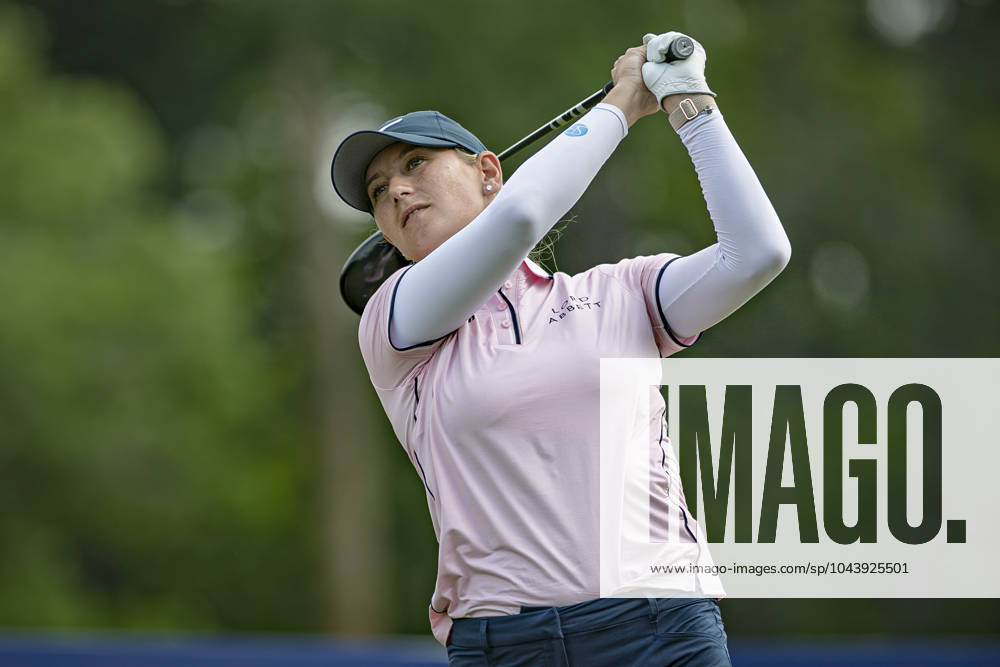BAILEY TARDY tees off at the 7th hole during round 1 of The Chevron Championship at The Club at Carlton Woods on April 18, 2024, in The Woodlands, Texas. The Woodlands USA - ZUMAp213 20240418_znp_p213_072