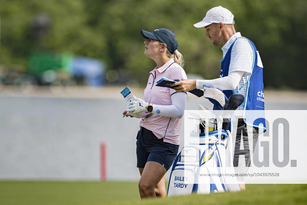 BAILEY TARDY checks the distance on the 9th fairway during round 1 of The Chevron Championship at The Club at Carlton Woods on April 18, 2024, in The Woodlands, Texas. The Woodlands USA - ZUMAp213 20240418_znp_p213_078