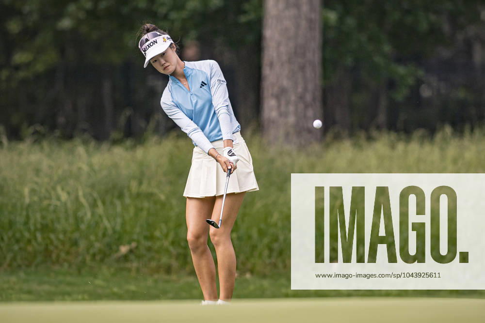 GRACE KIM chips on green during round 1 of The Chevron Championship at The Club at Carlton Woods on April 18, 2024, in The Woodlands, Texas. The Woodlands USA - ZUMAp213 20240418_znp_p213_097