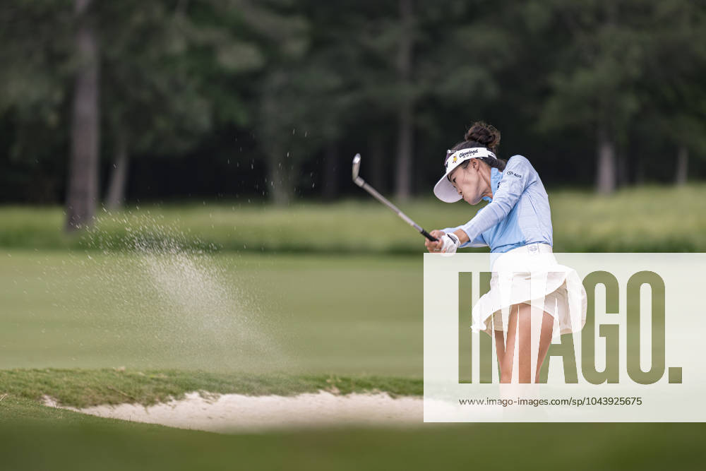 GRACE KIM chips out of the sand bunker during Round 1 of The Chevron Championship at The Club at Carlton Woods on April 18, 2024, in The Woodlands, Texas. The Woodlands USA - ZUMAp213 20240418_znp_p213_108