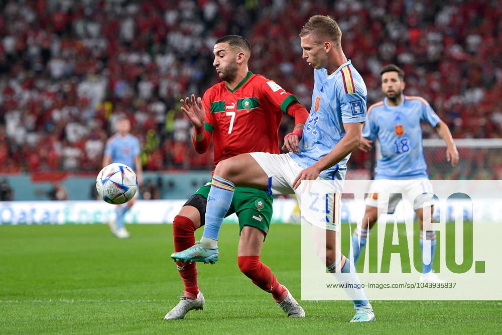 2022-12-06 Morocco v Spain - Round of 16 - FIFA World Cup, WM, Weltmeisterschaft, Fussball Qatar 2022 AL RAYYAN, QATAR - DECEMBER 6: Hakim Ziyech of Morocco battles for the ball with Dani Olmo of Spain during the Round of 16 - FIFA World Cup Qatar 2022 match between Morocco and Spain at the Education City Stadium on December 6, 2022 in Al Rayyan, Qatar (Photo by Pablo Morano BSR Agency) Al Rayyan Qatar Content not available for redistribution in The Netherlands directly or indirectly through any third parties.