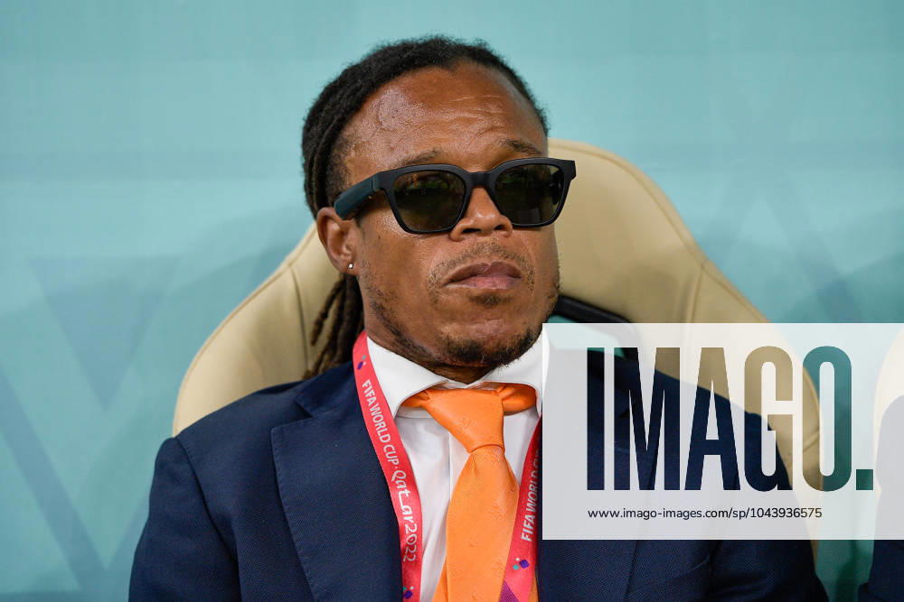 2022-12-09 Netherlands v Argentina - Quarter Final - FIFA World Cup, WM, Weltmeisterschaft, Fussball Qatar 2022 LUSAIL CITY, QATAR - DECEMBER 9: Assistant coach Edgar Davids of the Netherlands prior to the Quarter Final - FIFA World Cup Qatar 2022 match between Netherlands and Argentina at the Lusail Stadium on December 9, 2022 in Lusail City, Qatar (Photo by Pablo Morano BSR Agency) Lusail City Qatar Content not available for redistribution in The Netherlands directly or indirectly through any third parties.