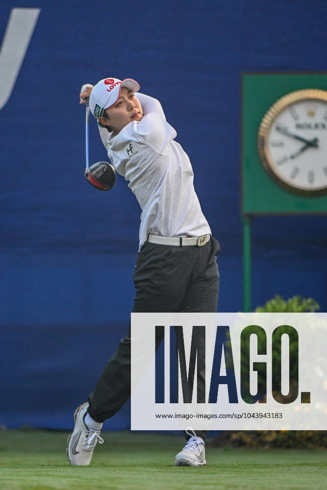 THE WOODLANDS, TX - APRIL 19: Hyo Joo Kim (KOR) watches her tee shot on 1 during Rd2 of the Chevron Championship at The Club at Carlton Woods on April 19, 2024 in The Woodlands, Texas. (Photo by Ken Murray Icon Sportswire) GOLF: APR 19 LPGA, Golf Damen The Chevron Championship Icon240419009