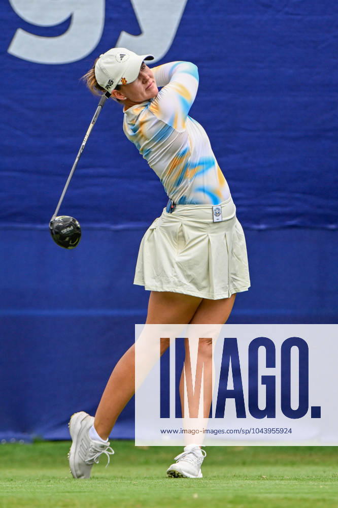 THE WOODLANDS, TX - APRIL 19: Linn Grant (SWE) watches her tee shot on 1 during Rd2 of the Chevron Championship at The Club at Carlton Woods on April 19, 2024 in The Woodlands, Texas. (Photo by Ken Murray Icon Sportswire) GOLF: APR 19 LPGA, Golf Damen The Chevron Championship Icon240419083