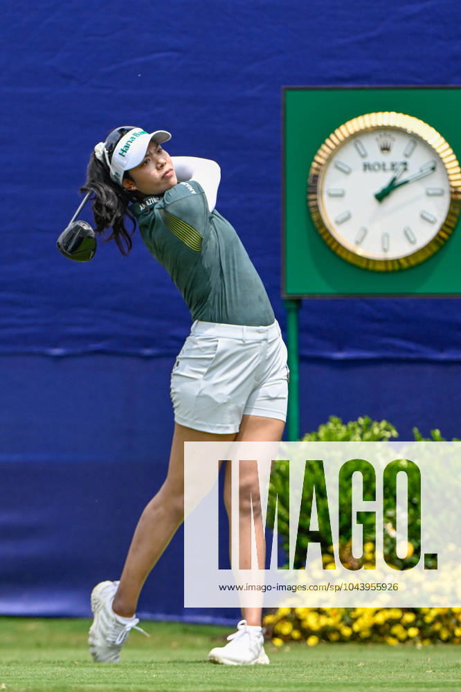 THE WOODLANDS, TX - APRIL 19: Patty Tavatanakit (THA) watches her tee shot on 1 during Rd2 of the Chevron Championship at The Club at Carlton Woods on April 19, 2024 in The Woodlands, Texas. (Photo by Ken Murray Icon Sportswire) GOLF: APR 19 LPGA, Golf Damen The Chevron Championship Icon240419085