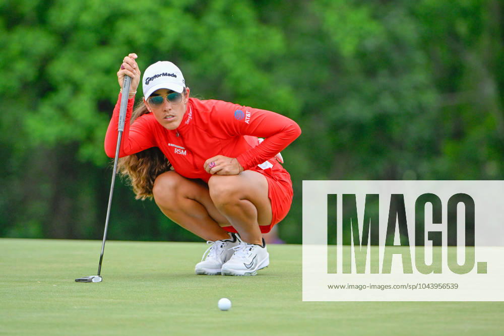 THE WOODLANDS, TX - APRIL 19: Maria Fassi (MEX) lines up her birdie attempt on 1 during Rd2 of the Chevron Championship at The Club at Carlton Woods on April 19, 2024 in The Woodlands, Texas. (Photo by Ken Murray Icon Sportswire) GOLF: APR 19 LPGA, Golf Damen The Chevron Championship Icon240419102