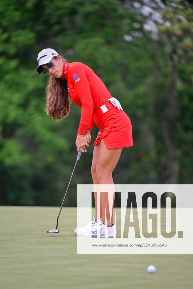 THE WOODLANDS, TX - APRIL 19: Maria Fassi (MEX) watches her birdie attempt on 1 during Rd2 of the Chevron Championship at The Club at Carlton Woods on April 19, 2024 in The Woodlands, Texas. (Photo by Ken Murray Icon Sportswire) GOLF: APR 19 LPGA, Golf Damen The Chevron Championship Icon240419103