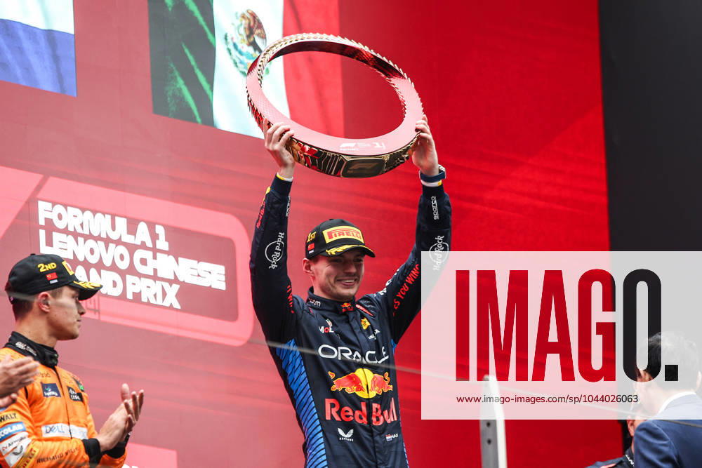 KW16 VERSTAPPEN Max (ned), Red Bull Racing RB20, portrait podium trophy during the Formula 1 Lenovo Chinese Grand Prix 2024, 5th round of the 2024 Formula One World Championship, WM, Weltmeisterschaft from April 19 to 21, 2024 on the Shanghai International Circuit, in Shanghai, China - F1 - CHINESE GRAND PRIX 2024 DPPI Panoramic 240421_R05_CHINA_DP_XB3_5445