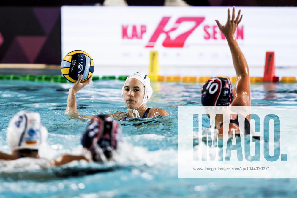 Nona Perez Vivas of CN Sant Andreu in action during the LEN Champions League Women 3er and 4er, match played between Assolim CN Mataro and CN Sant Andreu at Piscines CN Barcelona on April 21, 2024 in Barcelona, Spain. Barcelona Spain - ZUMAa181 20240421_zaa_a181_011