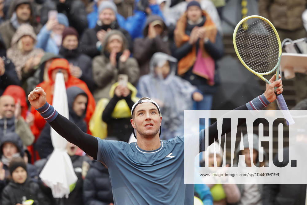 Jan Lennard Struff GER cheers after the win, jubilation, joy, emotion Tennis BMW Open 2024 ATP MTTC Iphitos Munich Germany April 21, 2024