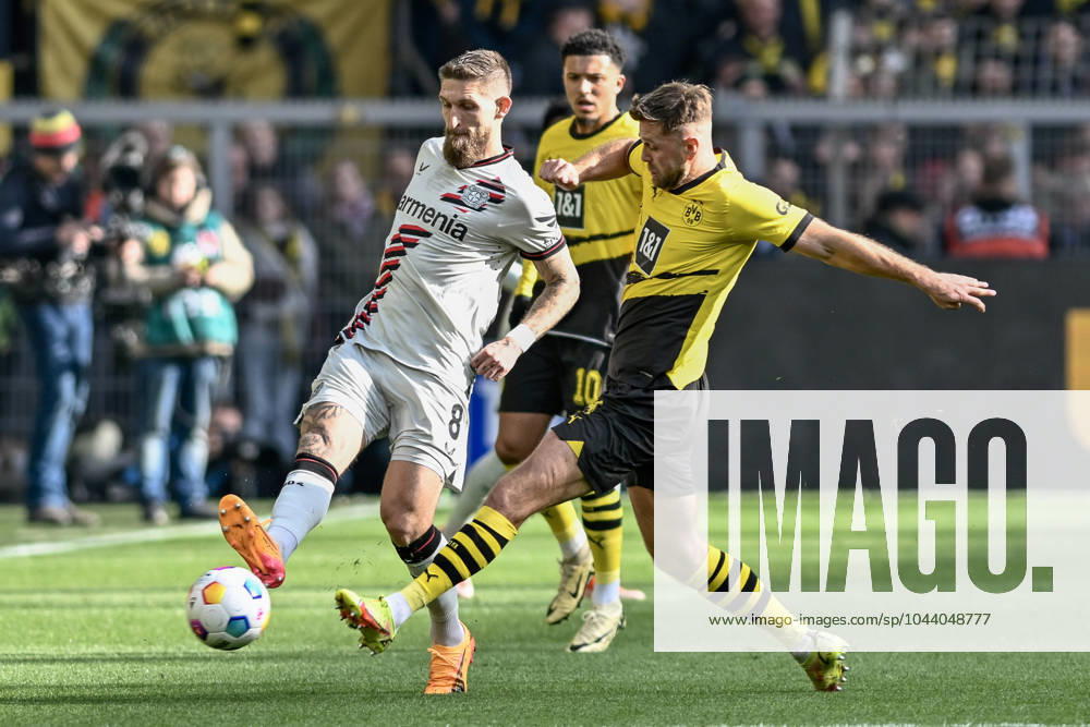 V li in duel Robert Andrich 8, Bayer Leverkusen Niclas Füllkrug Fuellkrug 14, Borussia Dortmund 21 04 2024 Soccer Borussia Dortmund vs Bayer 04 Leverkusen, Signal Iduna Park, Dortmund, DFB DFL REGULATIONS PROHIBIT ANY USE OF PHOTOGRAPHS AS IMAGE SEQUENCES AND OR QUASI VIDEO NRW Germany