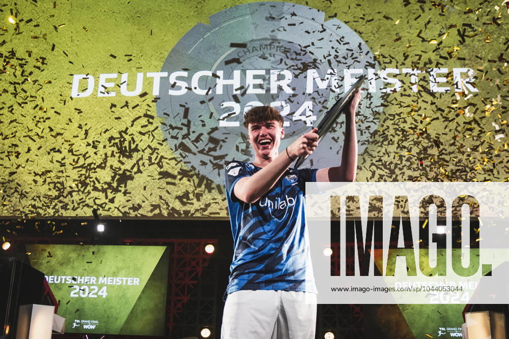 Virtual Bundesliga Grand Final by WOW 21 04 2024 Jonas Wirth Jonny, SC Paderborn 07 in jubilation, The championship disk of the Virtual Bundesliga Grand Final by WOW Virtual Bundesliga Grand Final by WOW 21 04 2024