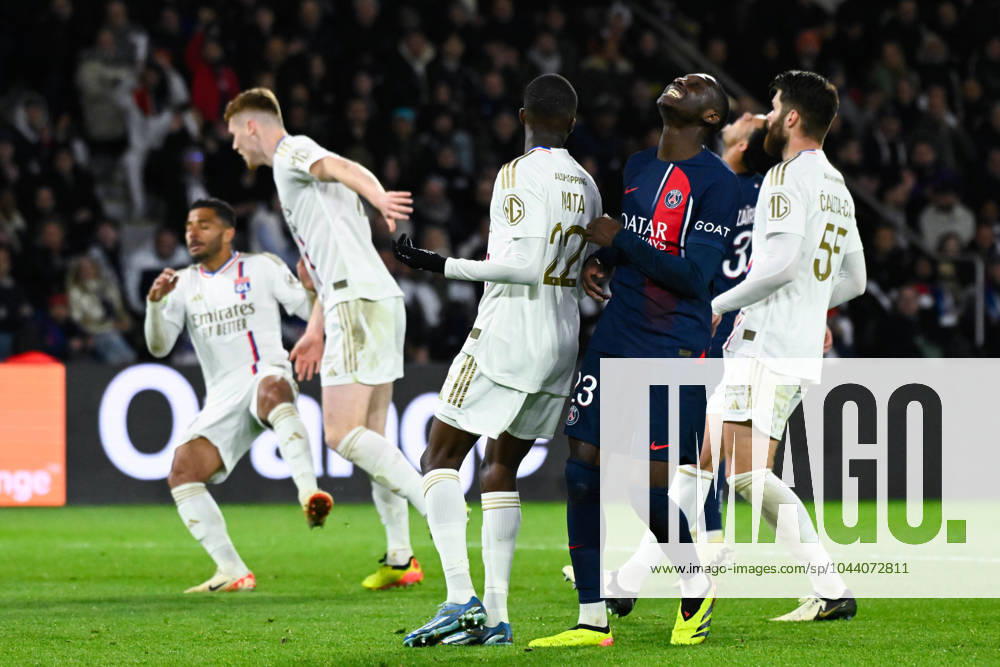 Randal Kolo Muani ( 23 - PSG ) looks dejected during the Ligue 1 match between Paris Saint Germain and Olympique Lyonnais at Parc Des Princes on April 21, 2024 in Paris, France. ( Photo by federico pestellini panoramic ) - FOOTBALL : PSG vs Lyon - Ligue 1 - 21 04 2024 FedericoPestellini Panoramic