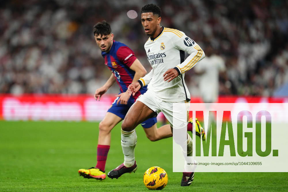 ESP: Real Madrid v FC Barcelona, Barca La Liga EA Sports, date 32 Jude Bellingham of Real Madrid and Pedro Gonzalez Pedri of FC Barcelona during the La Liga match between Real Madrid and FC Barcelona played at Santiago Bernabeu Stadium on April 21, 2024 in Madrid, Spain. kpng