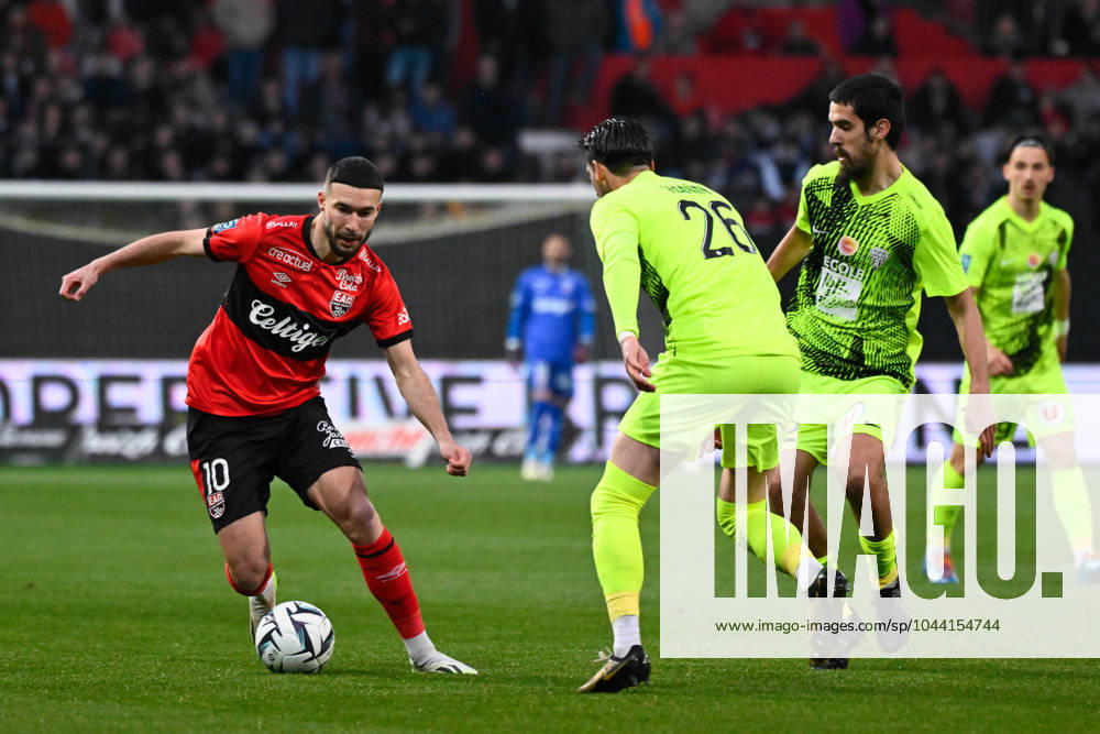 Mehdi MERGHEM ( 10 - Guingamp ) and Florent HANIN ( 26 - Angers ) during the Ligue 2 match between EA Guingamp and Angers SCO at Stade Municipal de Roudourou on April 23, 2024 in Guingamp, France. ( Photo by federico pestellini panoramic ) - FOOTBALL : Guingamp vs Angers - Ligue 2 - 23 04 2024 FedericoPestellini Panoramic