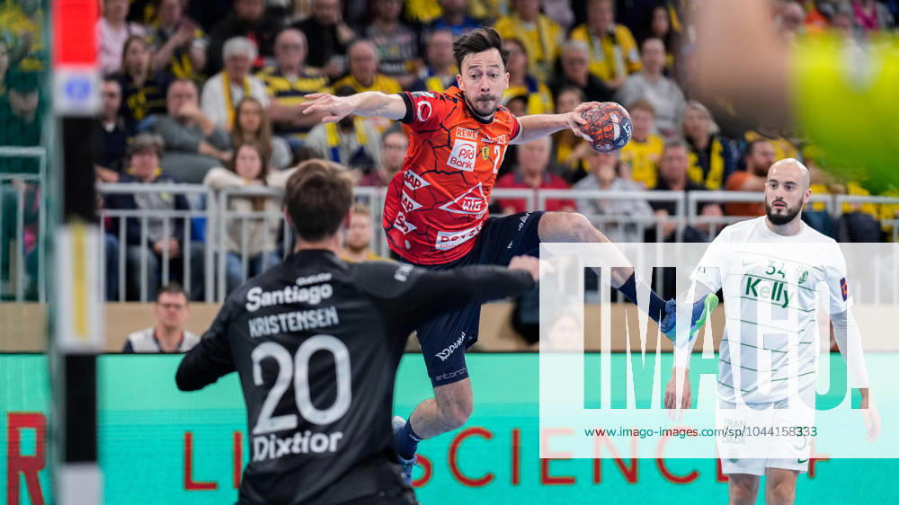 From left Andre Bergsholm Kristensen goalkeeper, Sporting CP, 20 , Patrick Groetzki RNL, 24 , Etienne Mocquais Sporting CP, 34 , during jump shot, throw, goal shot, action, action scene, 23 04 2024, Heidelberg Germany , Handball, EHF European League, quarter-final, Rhein Neckar Löwen Sporting CP Lisbon