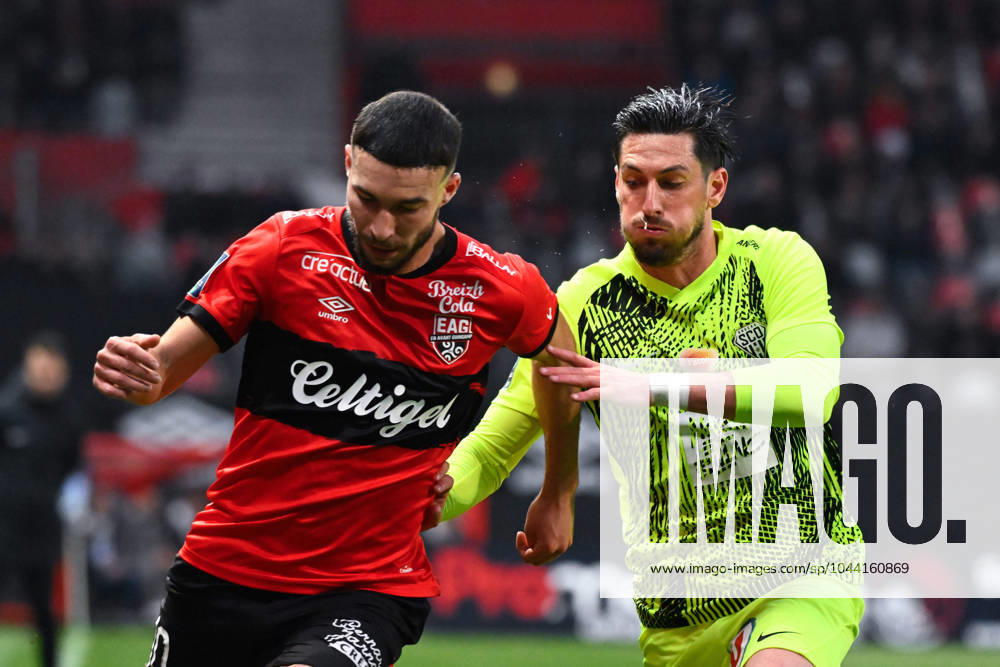 Mehdi MERGHEM ( 10 - Guingamp ) and Florent HANIN ( 26 - Angers ) during the Ligue 2 match between EA Guingamp and Angers SCO at Stade Municipal de Roudourou on April 23, 2024 in Guingamp, France. ( Photo by federico pestellini panoramic ) - FOOTBALL : Guingamp vs Angers - Ligue 2 - 23 04 2024 FedericoPestellini Panoramic