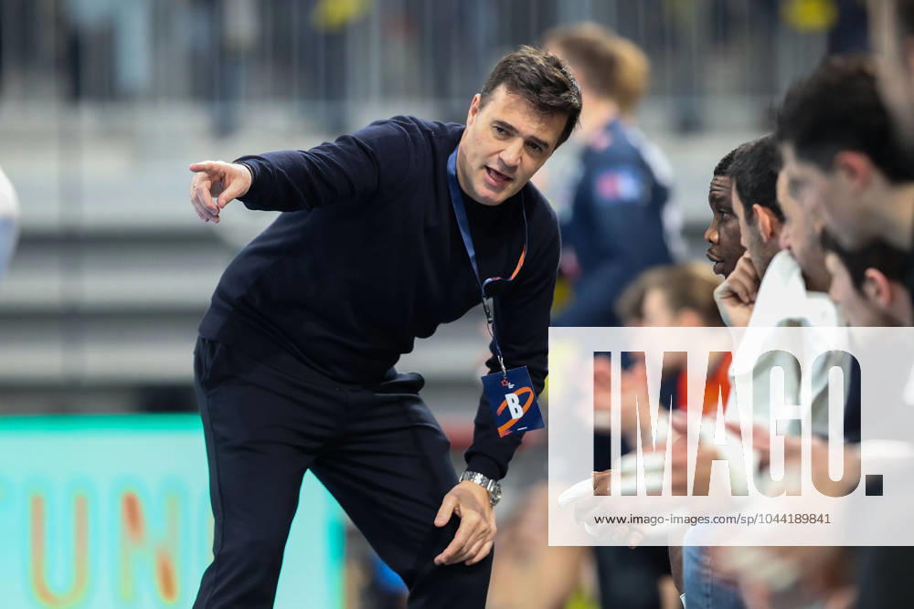 2024 04 23 EHF European League Rhein Neckar Löwen Sporting Lisbon v l ,Trainer, coach Ricardo Costa Sporting Clube de Portugal , gives instructions, gesticulates, gesticulate with arms gives instructions, gesticulate