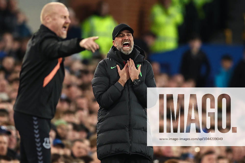 Everton gegen Liverpool 24. April 2024, Liverpool Premier League Fußball Everton gegen Liverpool Liverpools Trainer Jürgen Klopp Foto Daniel Chesterton Abseits Liverpool UK