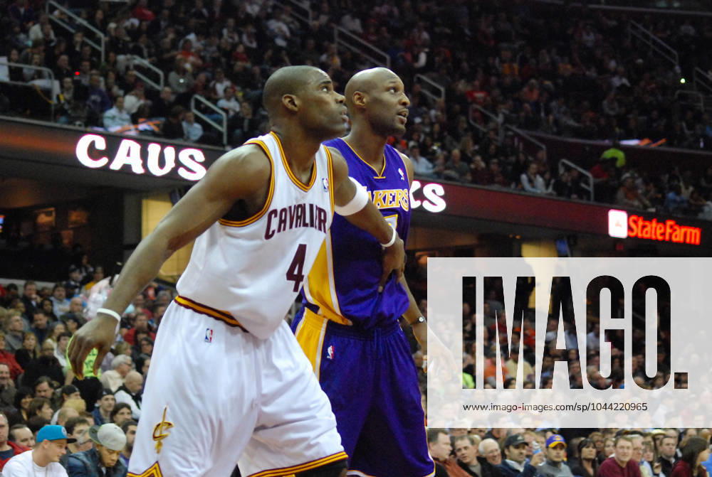 NBA, Basketball Herren, USA Lakers vs Cavaliers FEB 16th February 16th, 2011: Antawn Jamison 4 and Lamar Odom 7 in action during the NBA game between the Los Angeles Lakers and the Cleveland Cavaliers at Quicken Loans Arena.(Credit Image: & 169; Jason Pohuski Cal Media) Cleveland Ohio U.S.