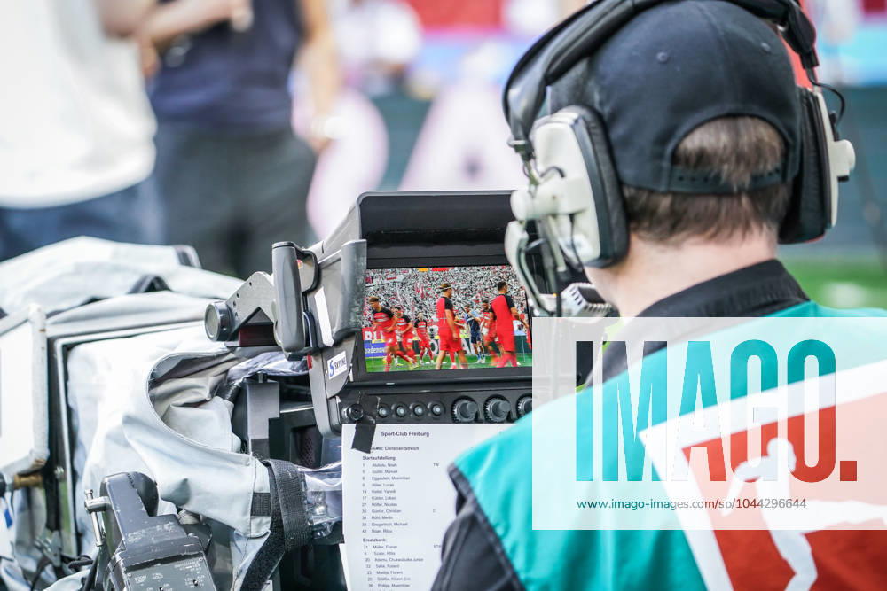 Symbolic image for Pay TV, DAZN, SKY, live broadcast, camera, television channel, football television rights, DFL, Bundesliga, television, live broadcast, bidding process, payment difficulties Archive