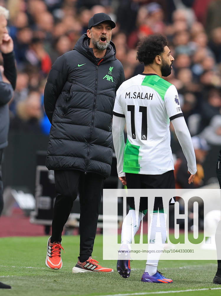 London, England, 27th April 2024. Jurgen Klopp, Manager of Liverpool and Mohamed Salah of Liverpool exchange words on the touchline during the Premier League match at the London Stadium, London. Picture credit should read: Paul Terry Sportimage . SPI-3108-0022