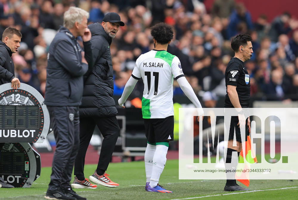 London, England, 27th April 2024. Jurgen Klopp, Manager of Liverpool and Mohamed Salah of Liverpool exchange words on the touchline during the Premier League match at the London Stadium, London. Picture credit should read: Paul Terry Sportimage . SPI-3108-0026
