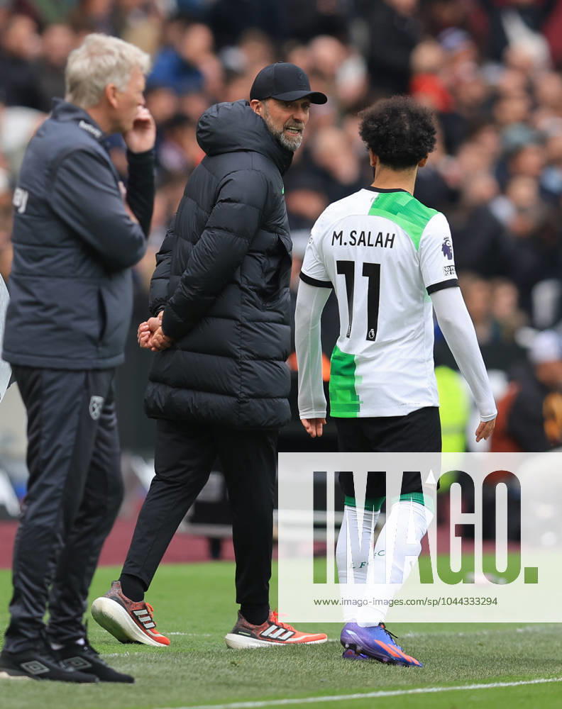 London, England, 27th April 2024. Jurgen Klopp, Manager of Liverpool and Mohamed Salah of Liverpool exchange words on the touchline during the Premier League match at the London Stadium, London. Picture credit should read: Paul Terry Sportimage . SPI-3108-0027