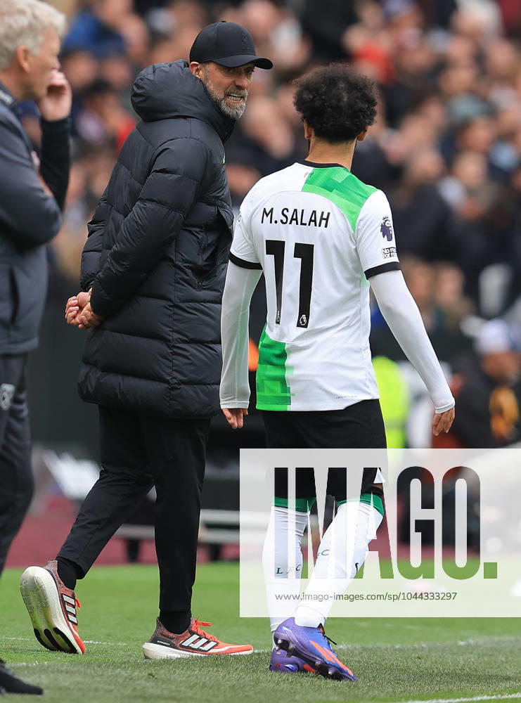 London, England, 27th April 2024. Jurgen Klopp, Manager of Liverpool and Mohamed Salah of Liverpool exchange words on the touchline during the Premier League match at the London Stadium, London. Picture credit should read: Paul Terry Sportimage . SPI-3108-0028