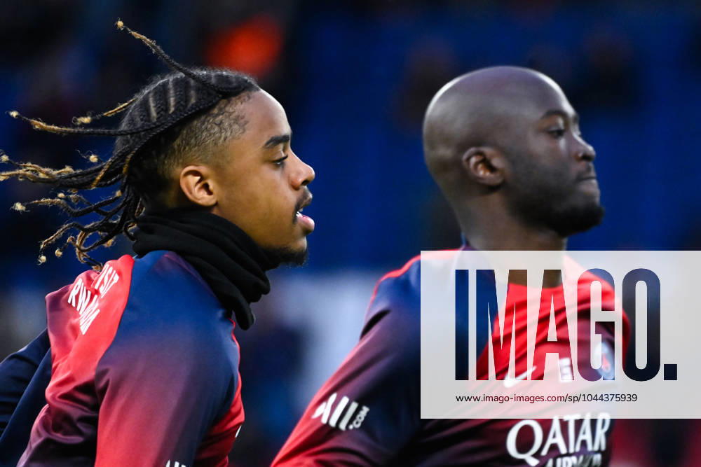 Bradley Barcola ( 29 - PSG ) and Danilo Luis Helio PEREIRA ( 15 - PSG ) warm up prior to the Ligue 1 match between Paris Saint Germain and Havre AC at Parc Des Princes on April 27, 2024 in Paris, France. ( Photo by federico pestellini panoramic ) - FOOTBALL : PSG vs Le Havre - Ligue 1 - 27 04 2024 FedericoPestellini Panoramic