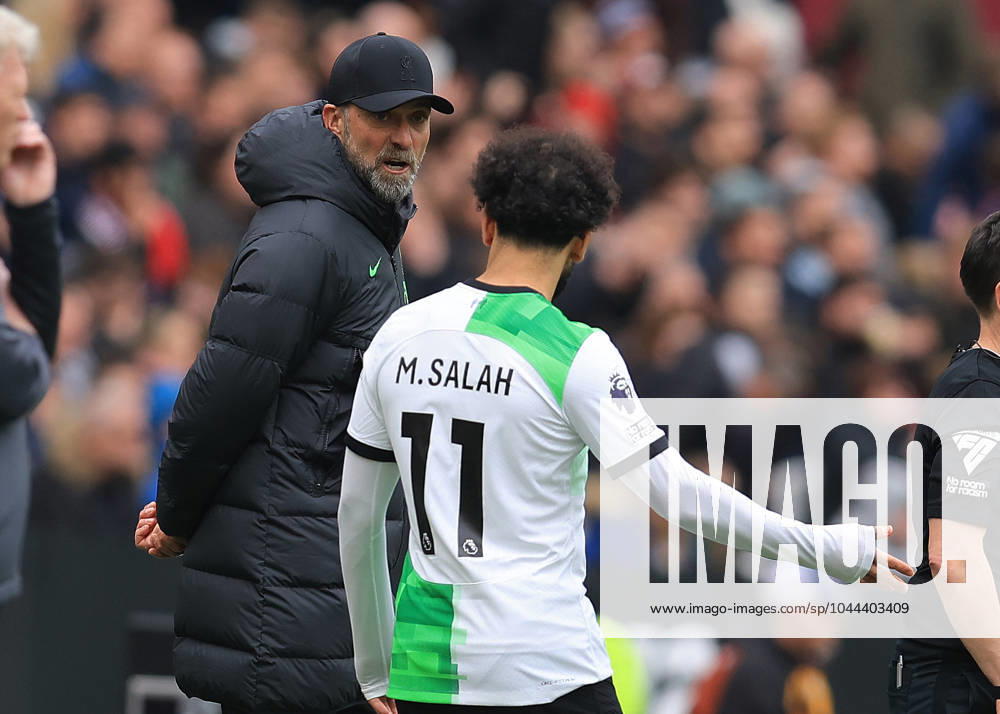 London, England, 27th April 2024. Jurgen Klopp, Manager of Liverpool and Mohamed Salah of Liverpool exchange words on the touchline during the Premier League match at the London Stadium, London. Picture credit should read: Paul Terry Sportimage . SPI-3108-0160