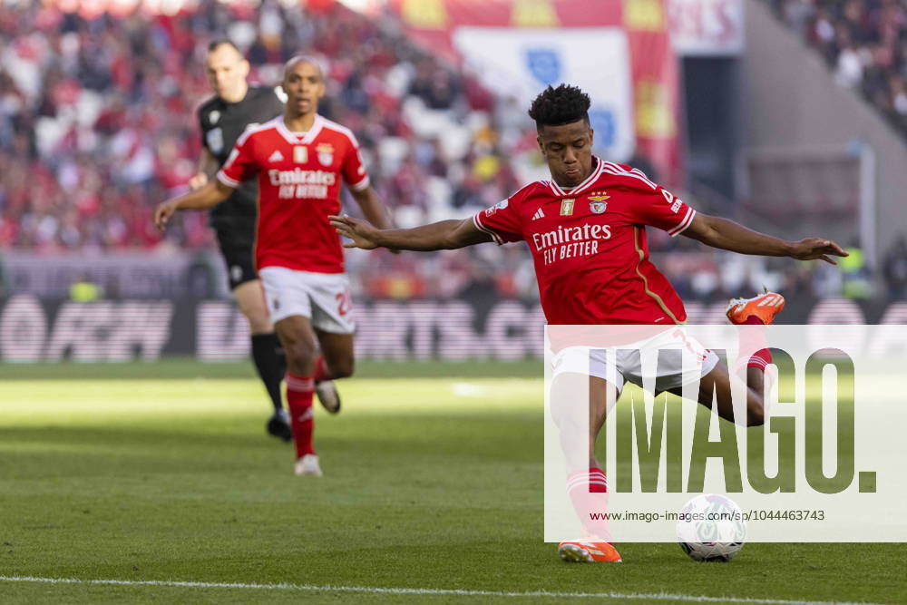 David Neres of SL Benfica seen in action during the Liga Portugal Betclic football match between SL Benfica and SC Braga at Estadio da Luz Stadium. Lisbon Portugal - ZUMAs197 20240427_aaa_s197_385