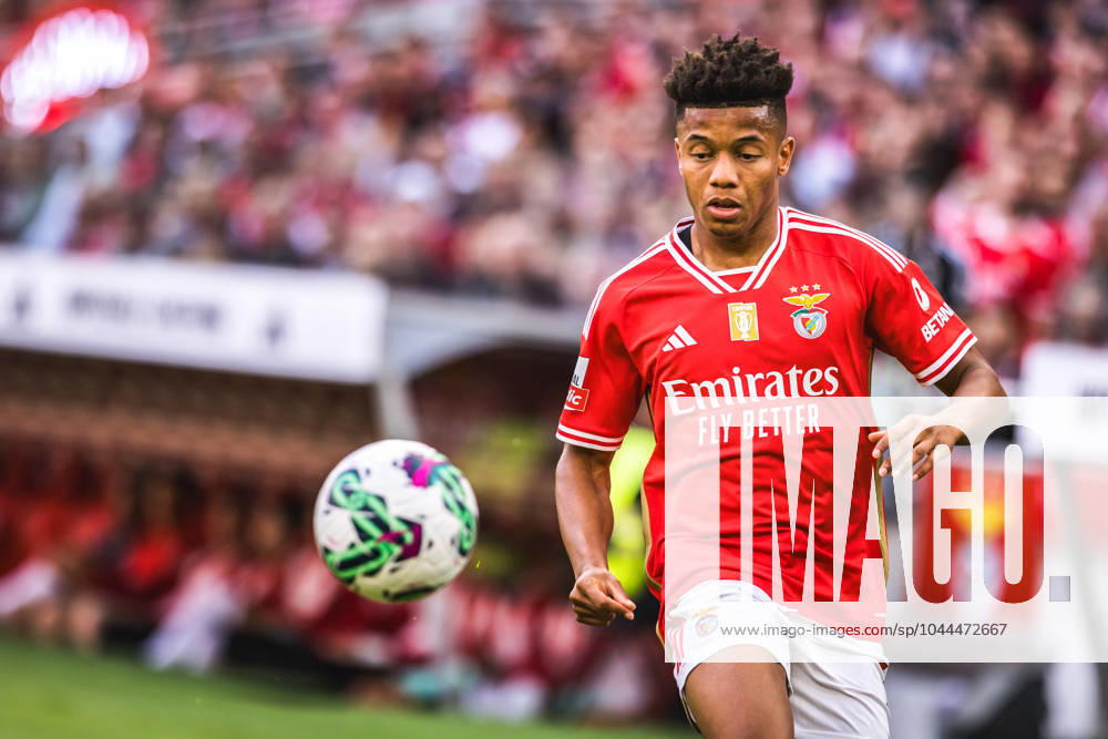 David Neres of SL Benfica in action during the Liga Portugal Betclic match between SL Benfica and SC Braga at Estadio da Luz. Lisbon Portugal - ZUMAs197 20240427_aaa_s197_568