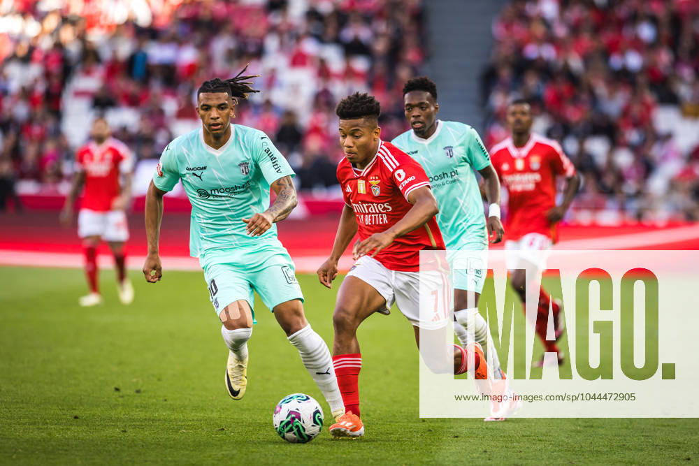 David Neres of SL Benfica (R) with Cher Ndour of Sporting Clube de Braga (L) in action during the Liga Portugal Betclic match between SL Benfica and SC Braga at Estadio da Luz. Lisbon Portugal - ZUMAs197 20240427_aaa_s197_583