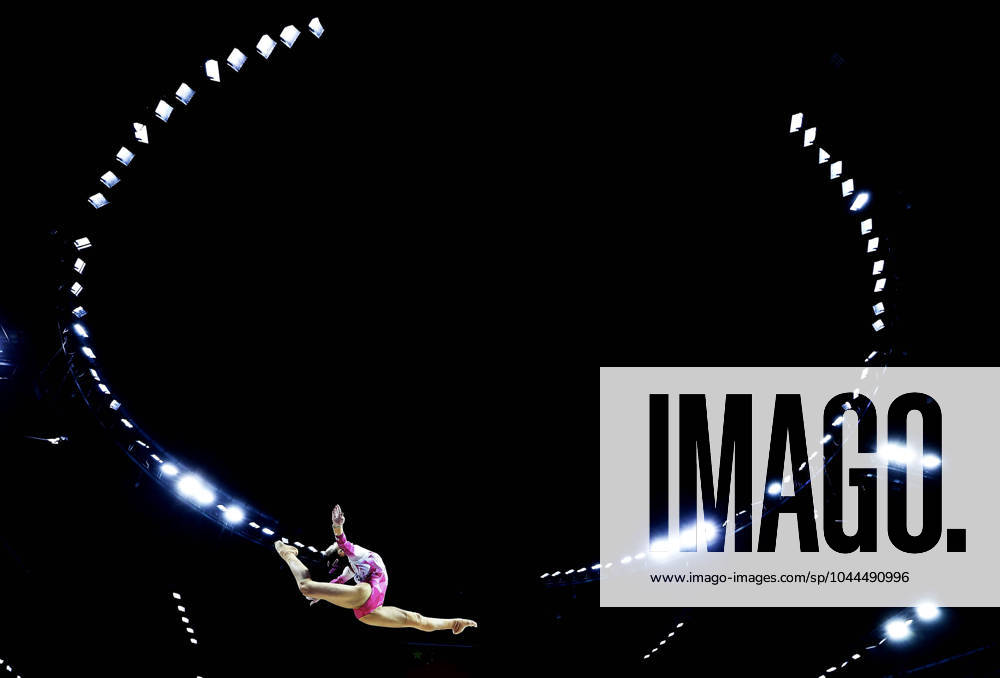 KW18 (240429) -- ZHAOQING, April 29, 2024 -- Qiu Qiyuan of Fujian competes during the women s balance beam final at the 2024 national gymnastics championships in Zhaoqing, south China s Guangdong Province, April 29, 2024. ) (SP)CHINA-ZHAOQING-GYMNASTICS-NATIONAL CHAMPIONSHIPS (CN) CaoxCan