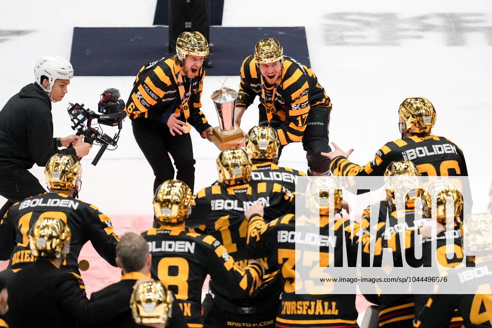 Skellefteas Jonathan Pudas and Pär Lindholm with the trophy after final five in SHL between Skelleftea and Rögle on April 29, 2024 in Skelleftea