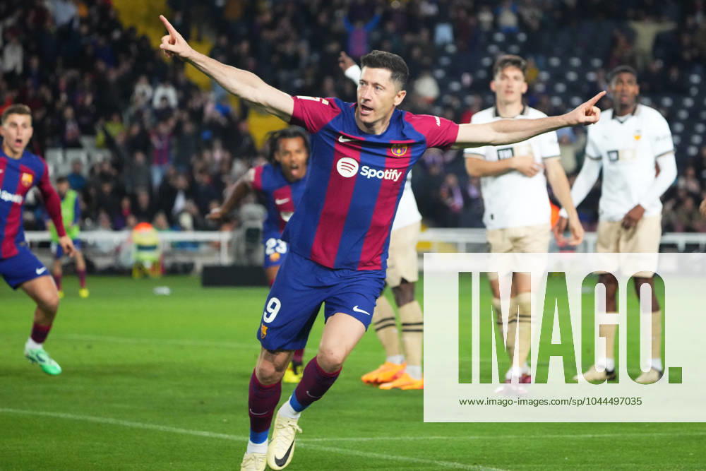 Bilder des Jahres 2024, Sport 04 April FC Barcelona, Barca - Valencia CF. La Liga EA Sports match. Date 33 Robert Lewandowski of FC Barcelona celebrates his goal during the La Liga EA Sports match between FC Barcelona and Valencia CF and played at Lluis Companys Stadium on April 29, 2024 in Barcelona, Spain. kpng