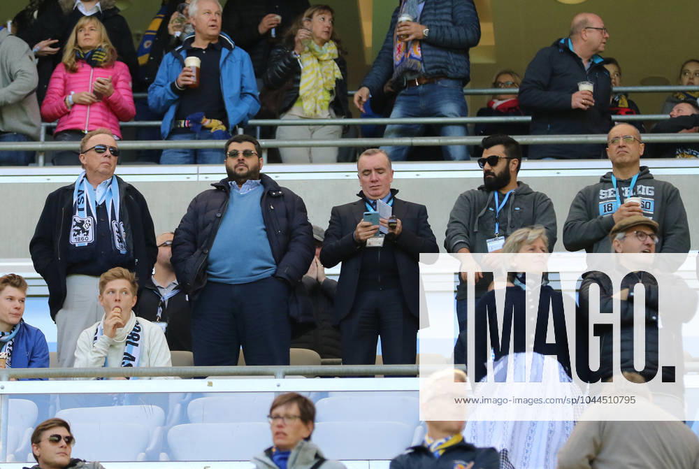 Munich, Germany 30 April 2017 Football, Men, Season 2016 2017, 2 Bundesliga, TSV 1860 Munich Eintracht Braunschweig, Allianz Arena Pictured here are Peter Cassalette, Ian Ayre with Hasan Ismaik in the VIP stand, next to them Yahya Ismaik and Anthony Power from l to r