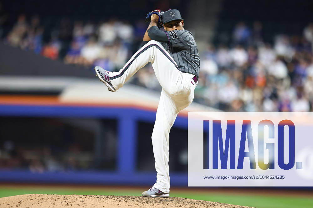 MLB, Baseball Herren, USA Chicago Cubs Vs New York Mets New York Mets relief pitcher Edwin Diaz 39 is throwing during the ninth inning of the baseball game against the Chicago Cubs at Citi Field in New York City, N.Y., on April 29, 2024. New York United States